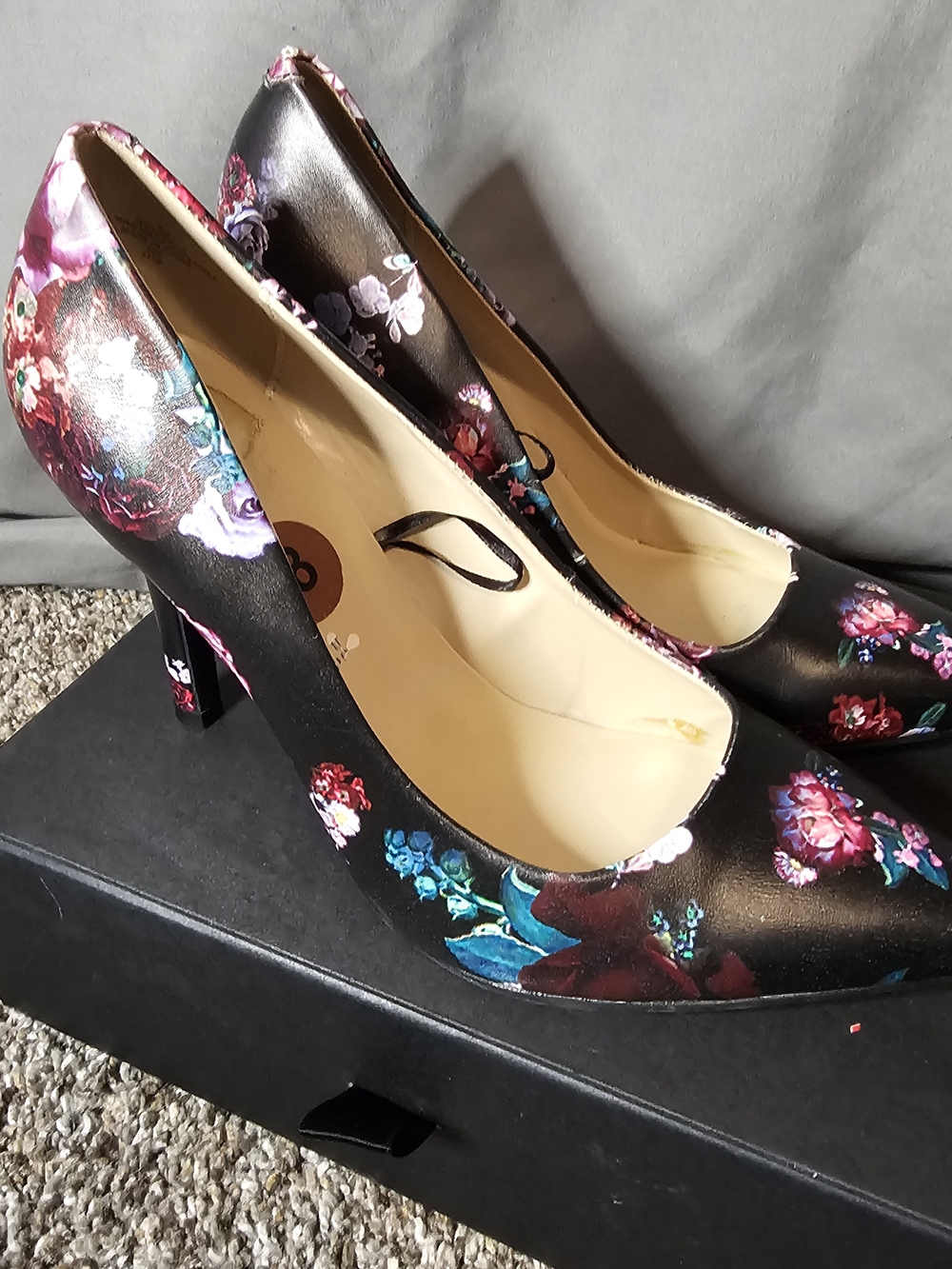 Guess Black Floral Pointed-Toe Heels with Multicolor Blooms